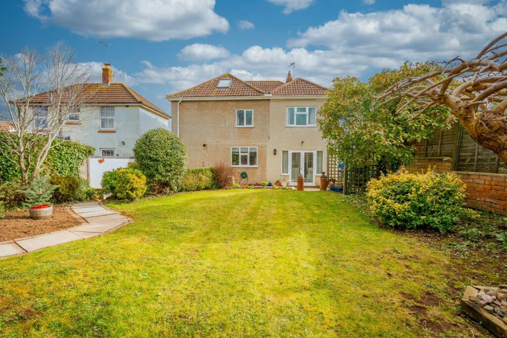 5 bedroom detached house for sale in Substantial 1950's family home in