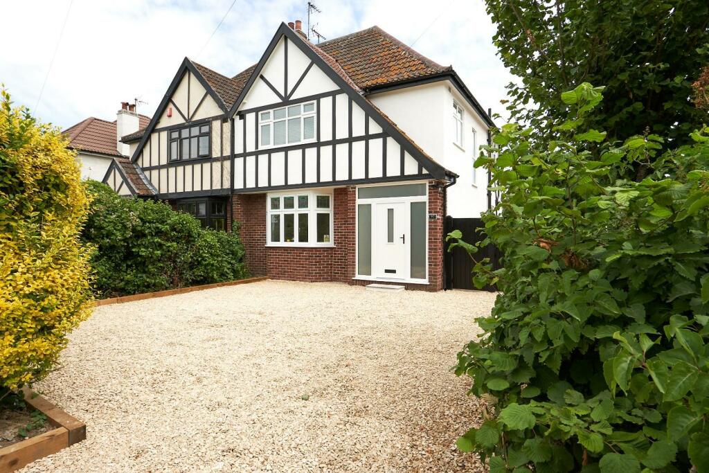 3 bedroom semidetached house for sale in Immaculately presented fully