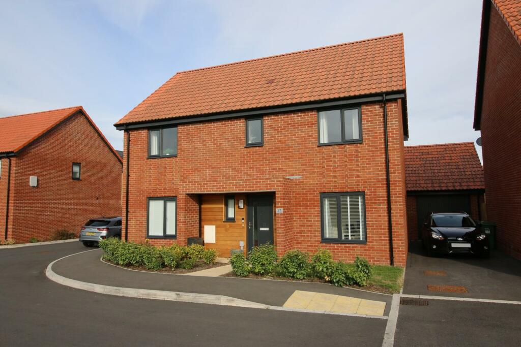 4 bedroom detached house for sale in Nearly new family home in Yatton's