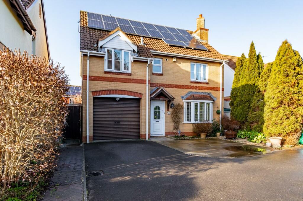 4 bedroom detached house for sale in Beautifully presented family home