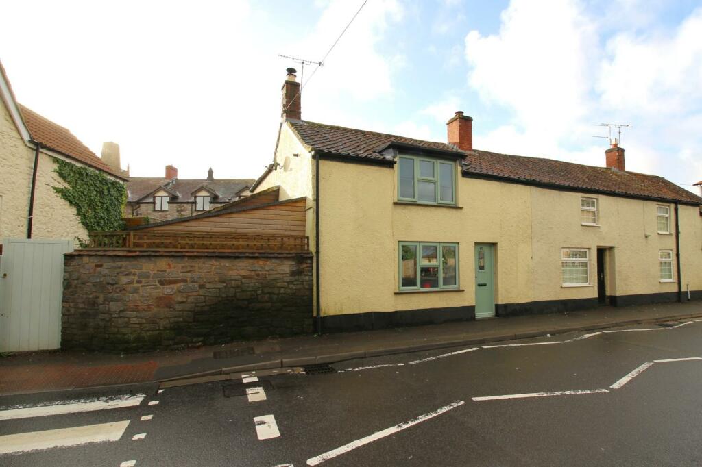 2 bedroom end of terrace house for sale in Charming cottage on the