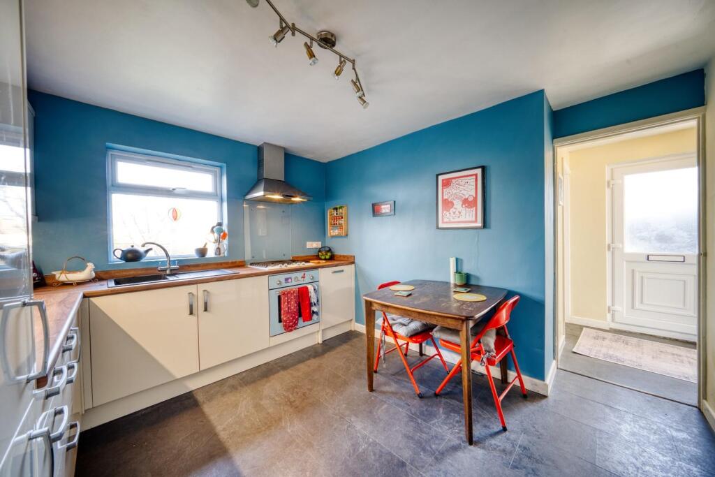 Additional property image - Spacious 1950s two bedroom home in Locking Village