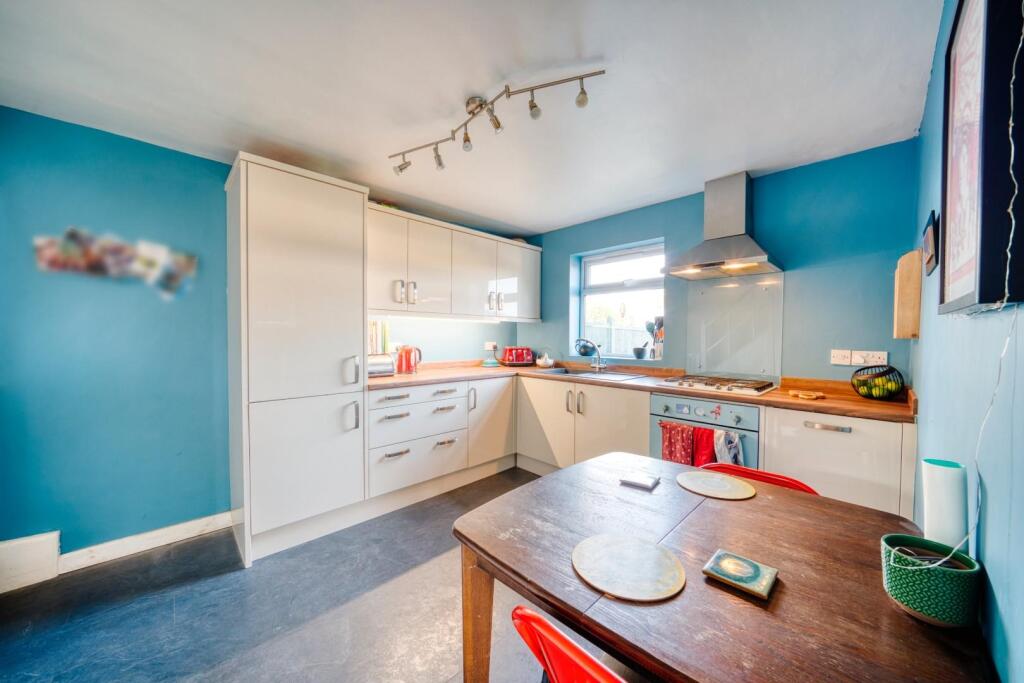 Additional property image - Spacious 1950s two bedroom home in Locking Village