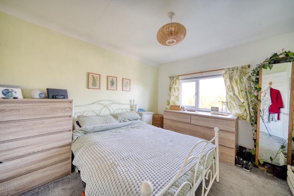 Additional property image - Spacious 1950s two bedroom home in Locking Village