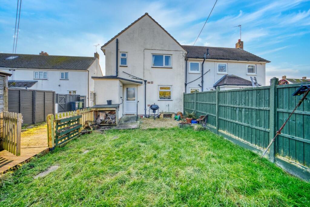 Additional property image - Spacious 1950s two bedroom home in Locking Village