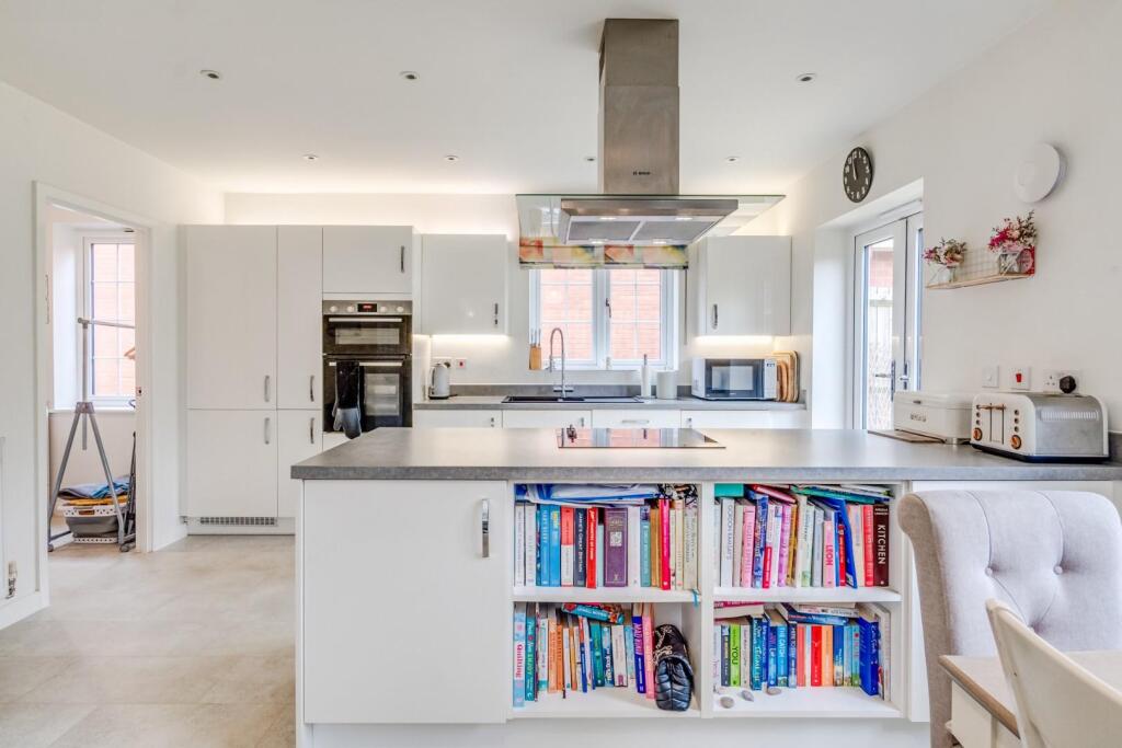 Additional property image - Exceptional modern family home in Yatton's popular Chestnut Park