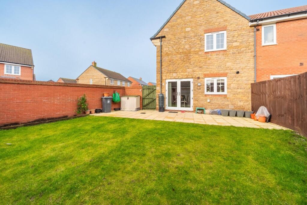 Additional property image - Well presented family home in Yatton's Chestnut Park