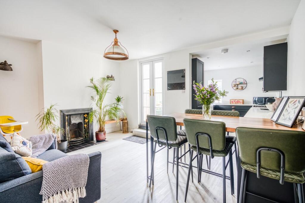 Additional property image - Beautiful period home, ideally situated for access to all of Yatton's ameneties