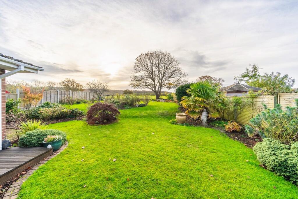 Additional property image - Substantial bungalow with views over Claverham's countryside