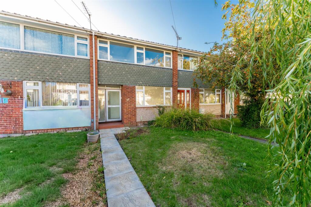 Main image of property: Well presented home in central Yatton