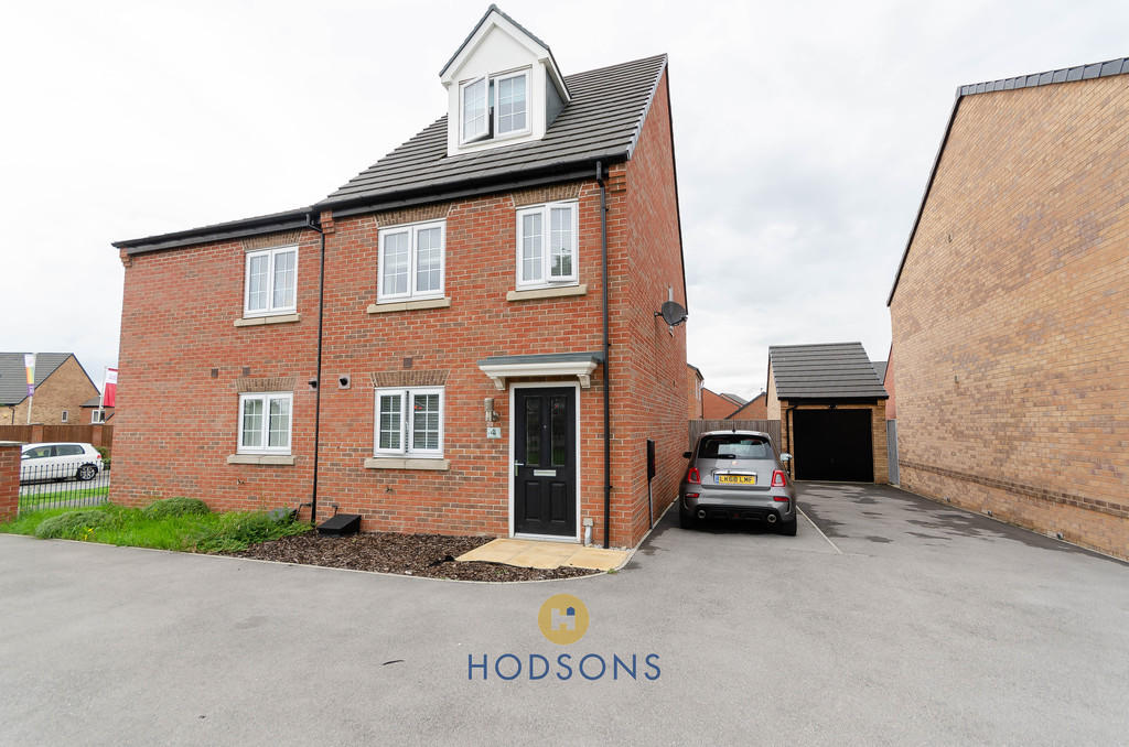 3 bedroom semidetached house for sale in Colliers Road, Featherstone