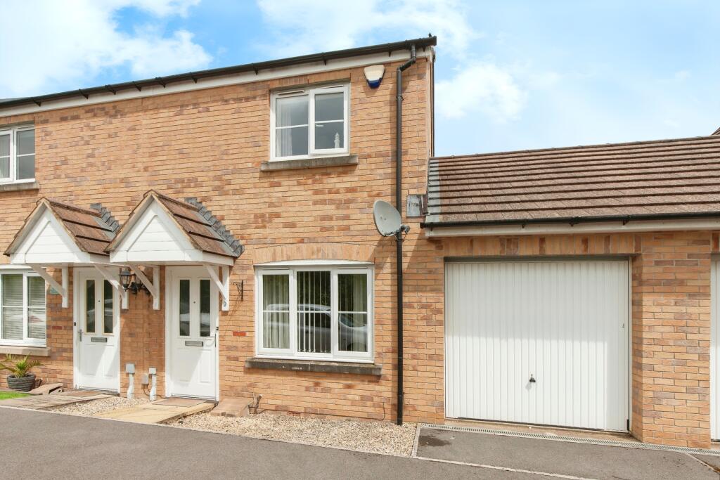 2 bedroom end of terrace house for sale in Kingfisher Close, Trowbridge, BA14