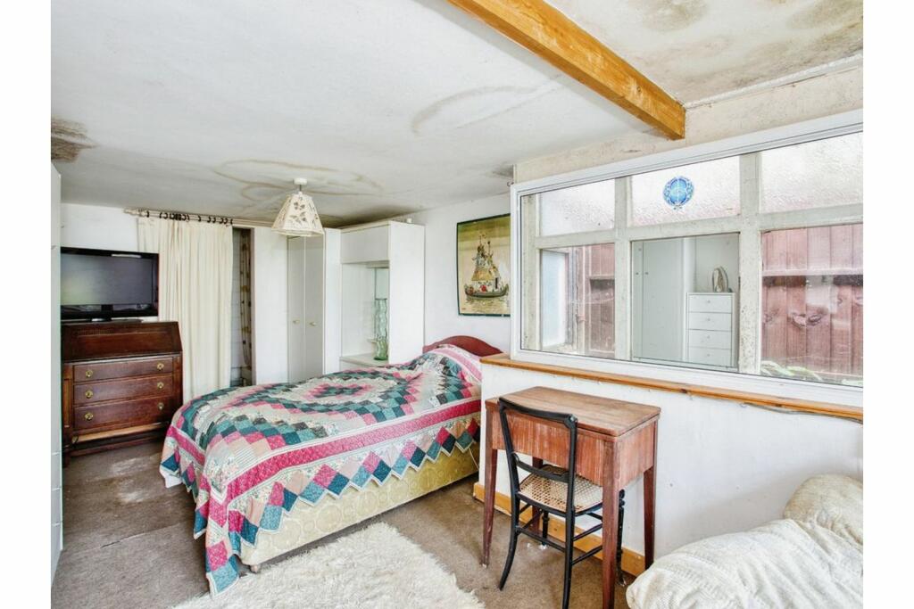 Additional property image - Bere Lane, Glastonbury, BA6