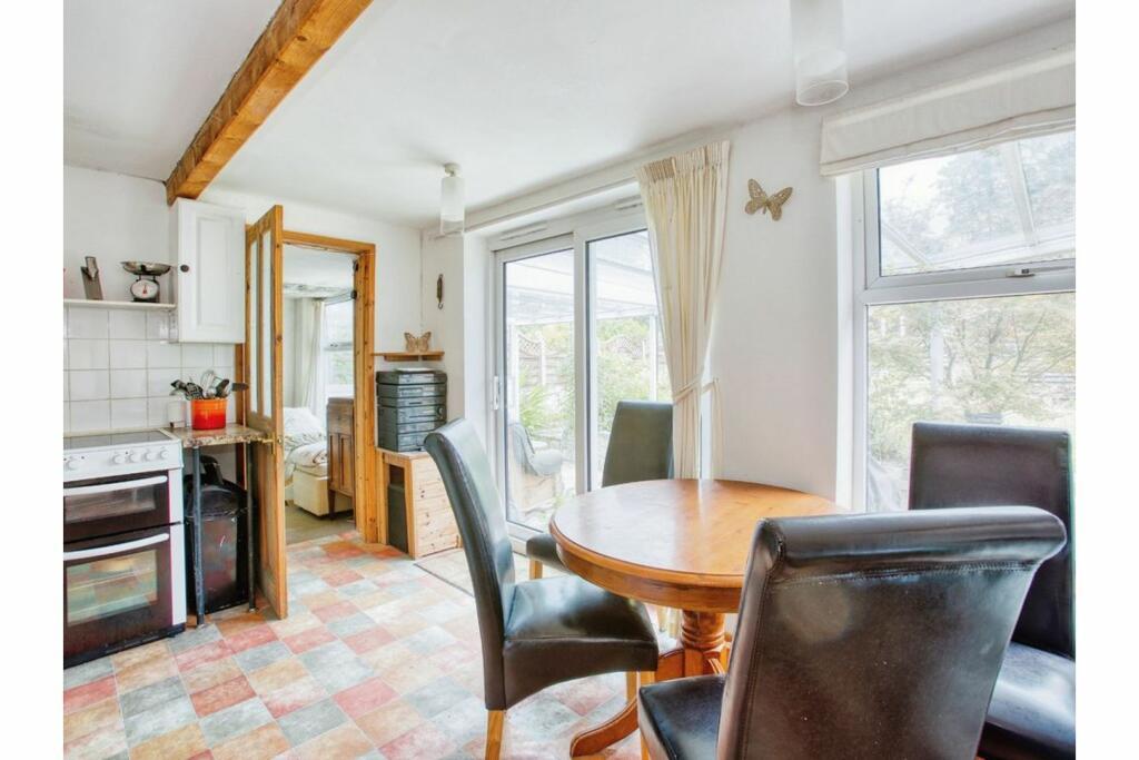 Additional property image - Bere Lane, Glastonbury, BA6