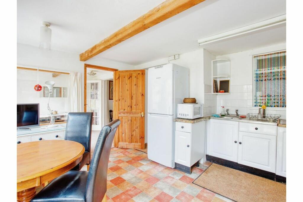 Additional property image - Bere Lane, Glastonbury, BA6