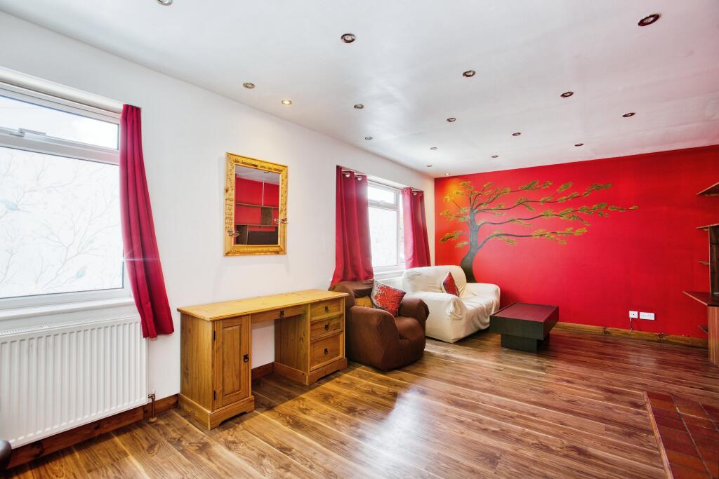 Additional property image - Sunningdale Road, Yeovil, BA21