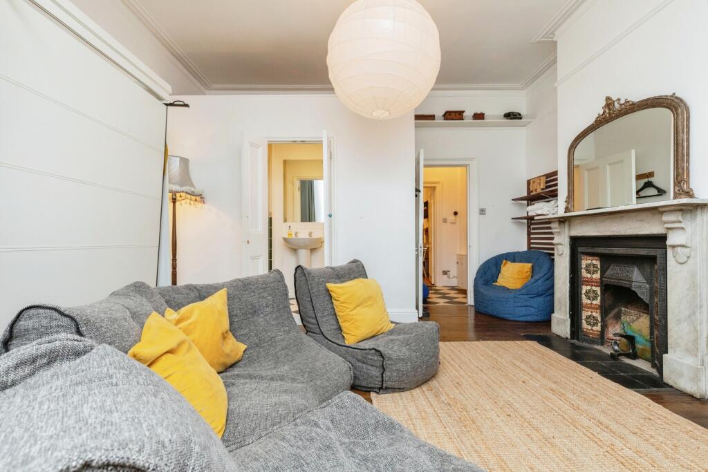 Additional property image - Crescent Gardens, Bath, BA1