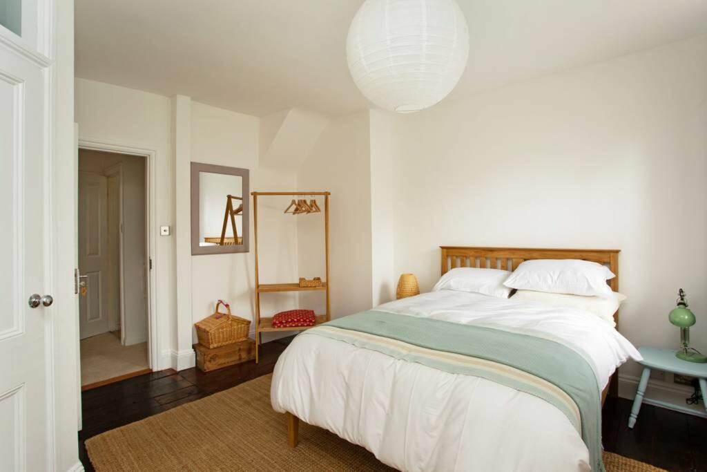 Additional property image - Crescent Gardens, Bath, BA1
