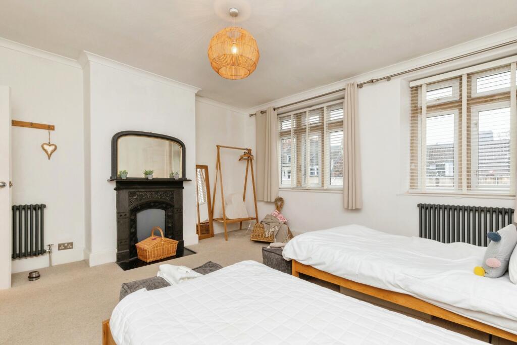 Additional property image - Crescent Gardens, Bath, BA1