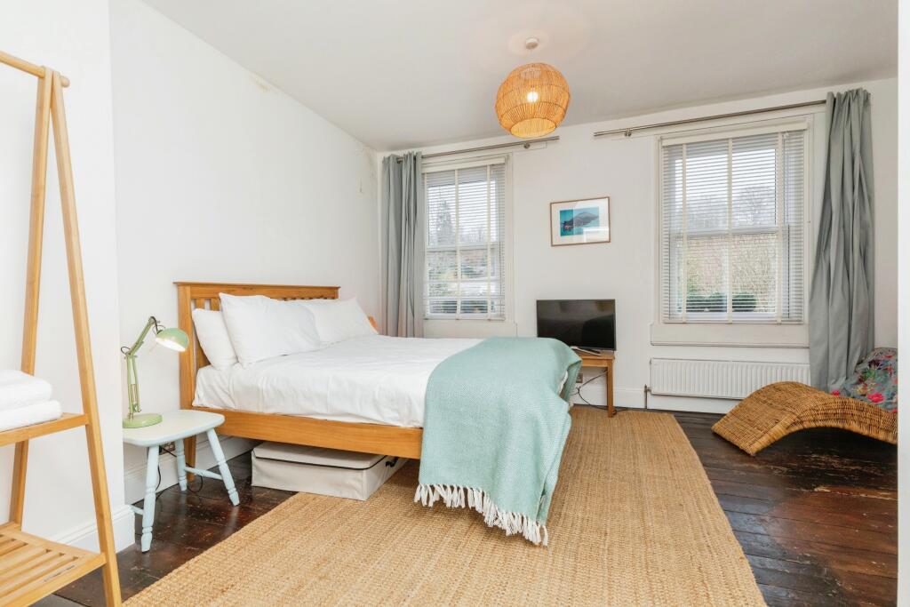 Additional property image - Crescent Gardens, Bath, BA1
