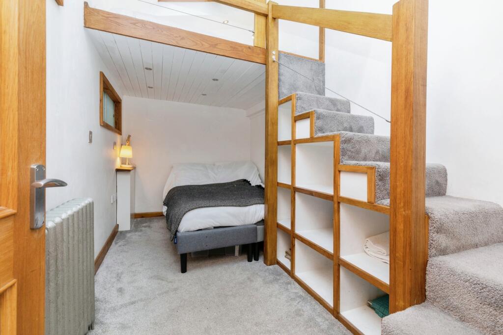 Additional property image - Crescent Gardens, Bath, BA1