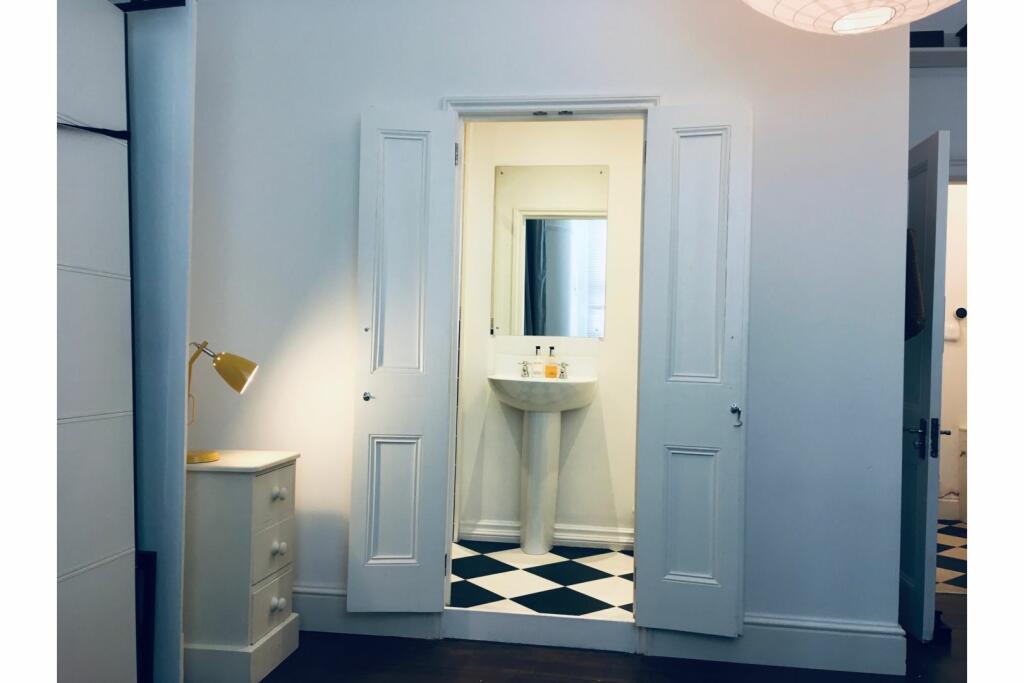 Additional property image - Crescent Gardens, Bath, BA1