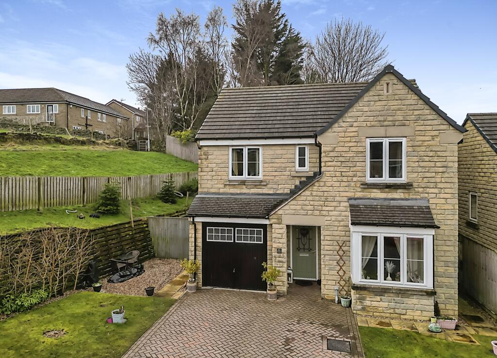 4 bedroom detached house for sale in Kirkstall Close, Wilsden, BD15