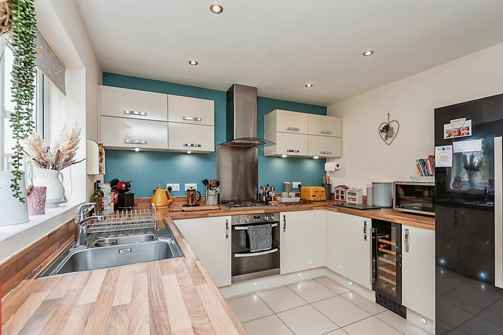 4 bedroom detached house for sale in Kirkstall Close, Wilsden, BD15