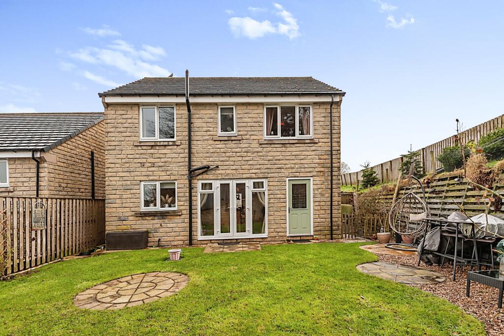 4 bedroom detached house for sale in Kirkstall Close, Wilsden, BD15