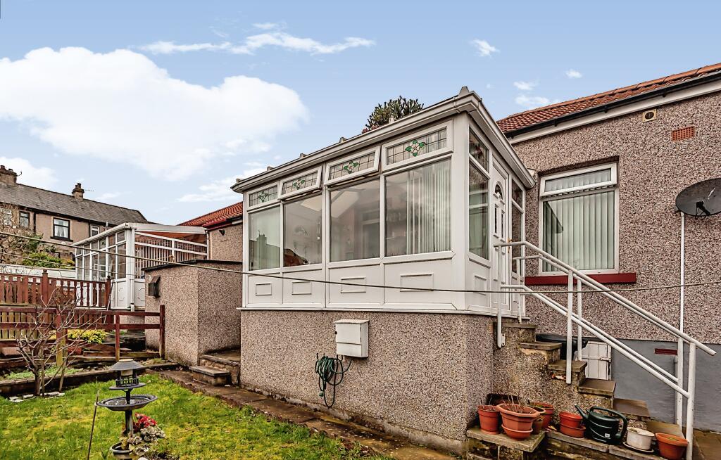 2 bedroom semidetached house for sale in Hawes grove, Bradford, BD5