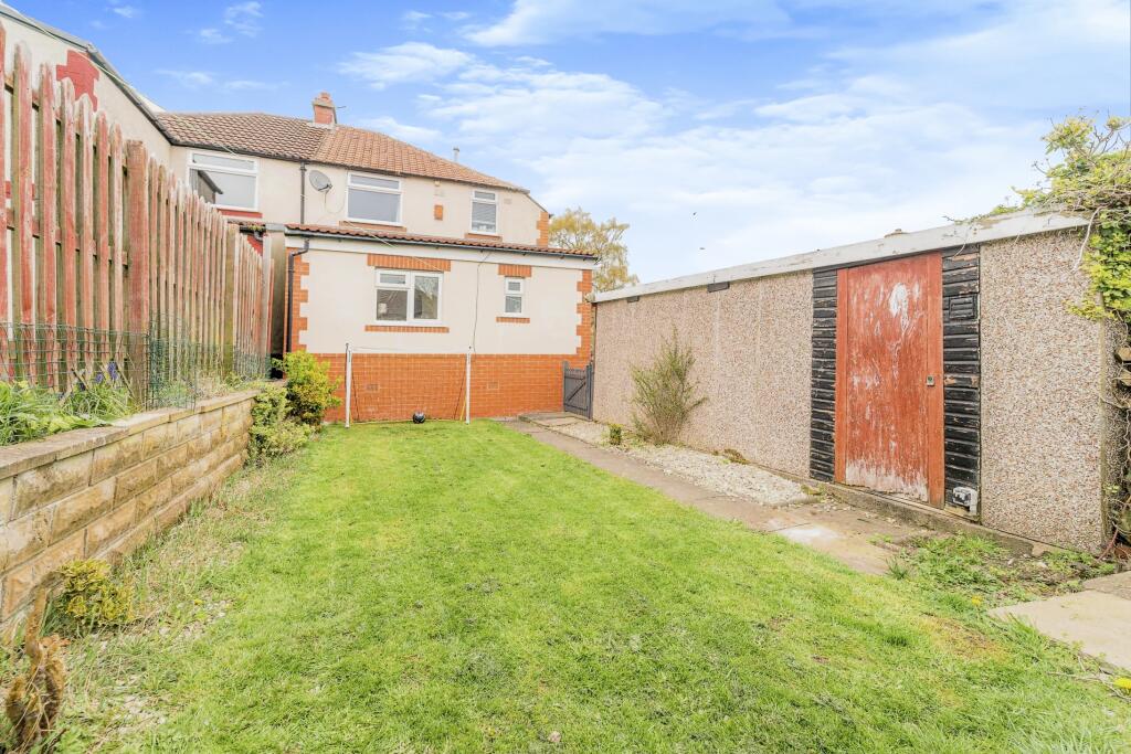 3 bedroom semidetached house for sale in Rylands Avenue, Gilstead