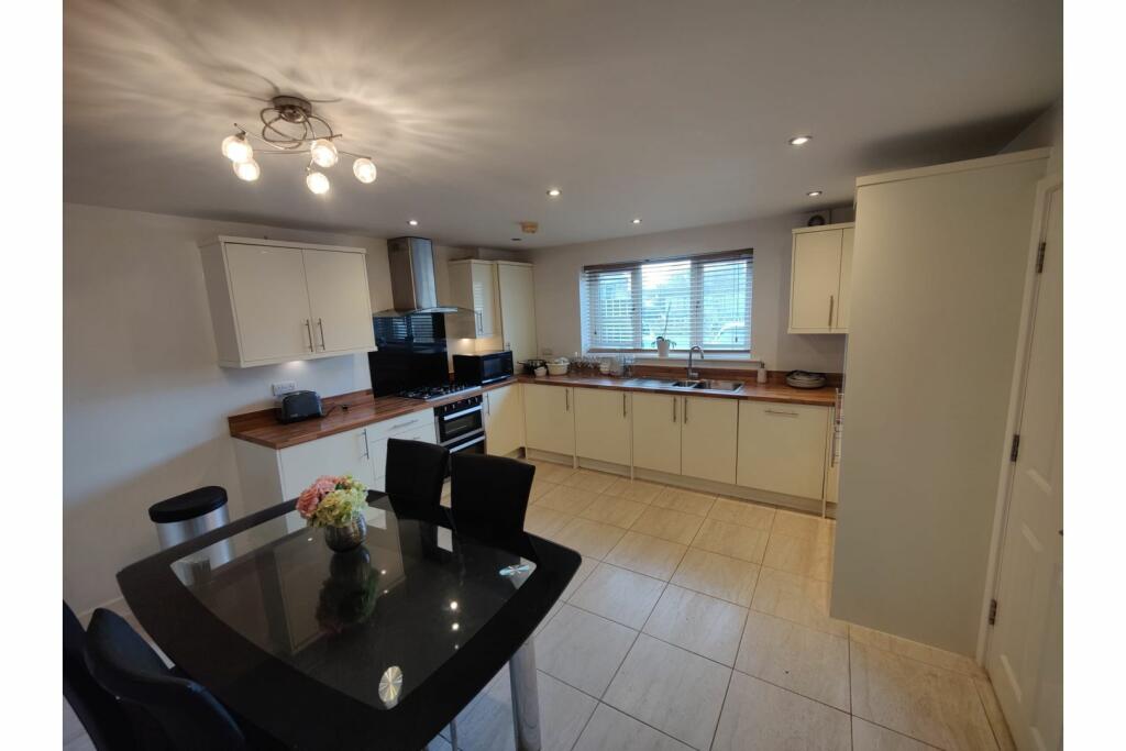 Additional property image - Booth Holme Close, Bradford, BD4