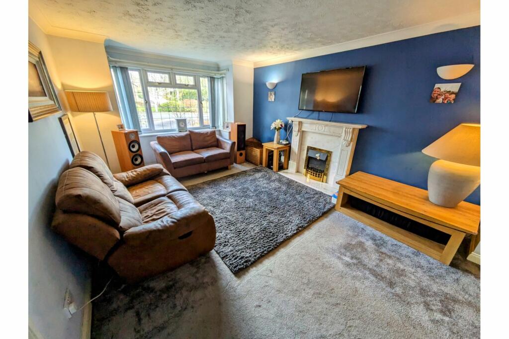 Additional property image - Cheriton Drive, Bradford, BD13