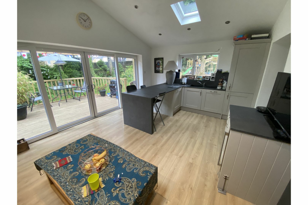 Additional property image - Cheriton Drive, Bradford, BD13