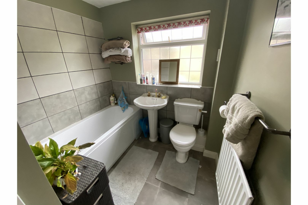 Additional property image - Cheriton Drive, Bradford, BD13