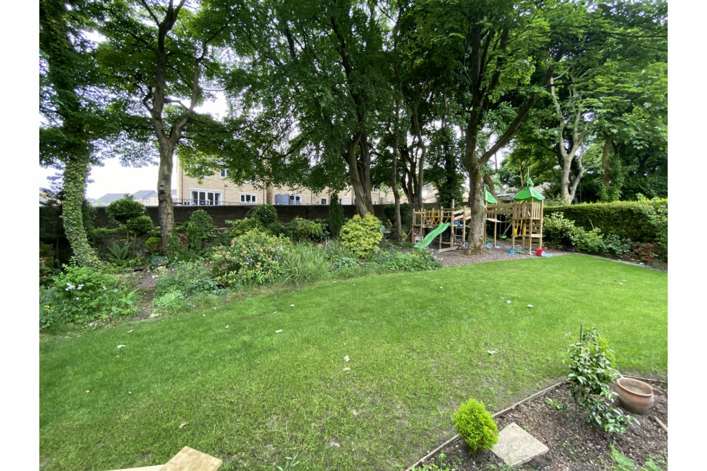 Additional property image - Cheriton Drive, Bradford, BD13