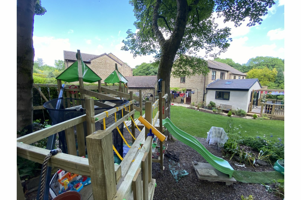 Additional property image - Cheriton Drive, Bradford, BD13
