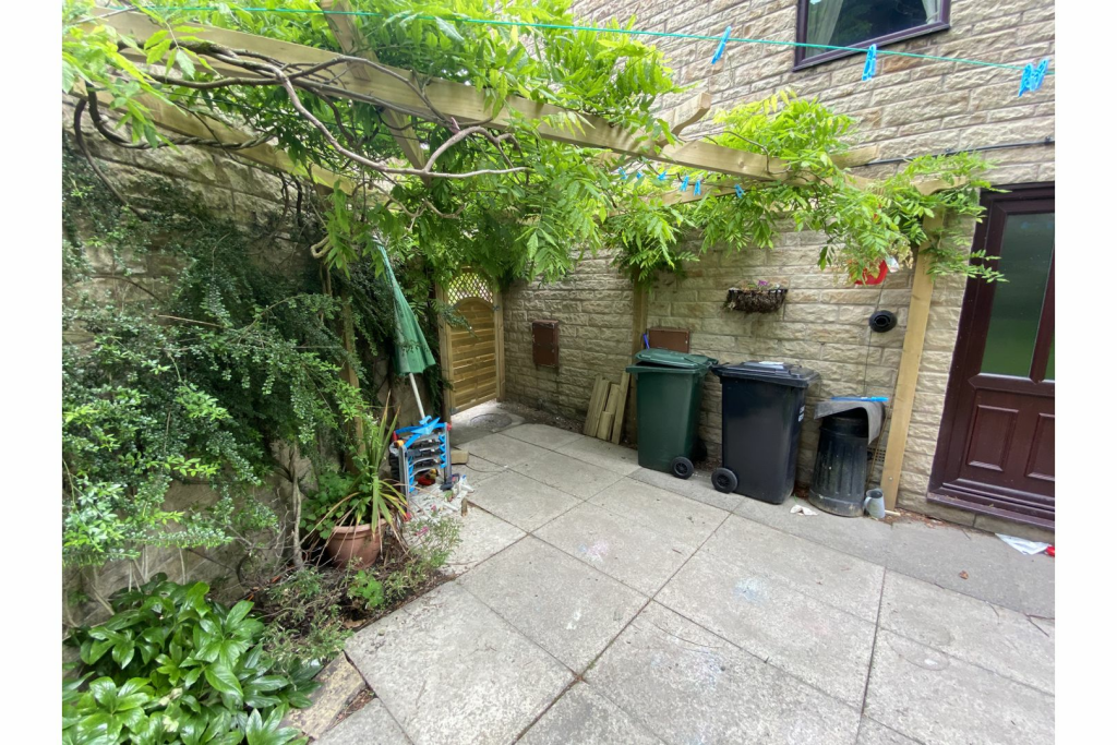 Additional property image - Cheriton Drive, Bradford, BD13