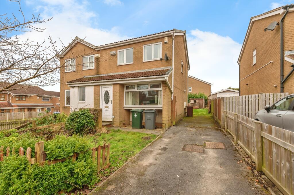 3 bedroom semidetached house for sale in Loweswater Avenue, Bradford, BD6