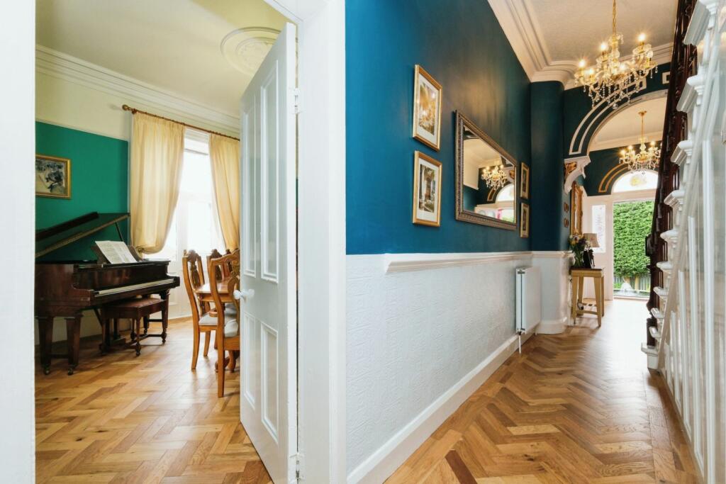 6 bedroom link detached house for sale in Moorside Road, Eccleshill