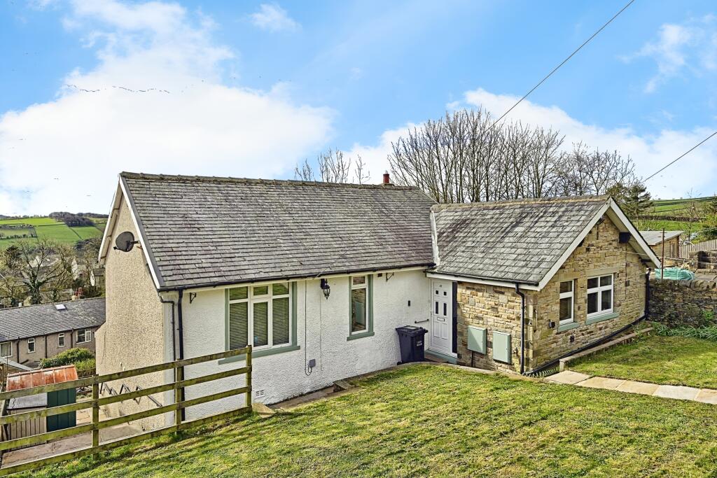 4 bedroom detached bungalow for sale in Braithwaite Edge Road, Keighley, BD22