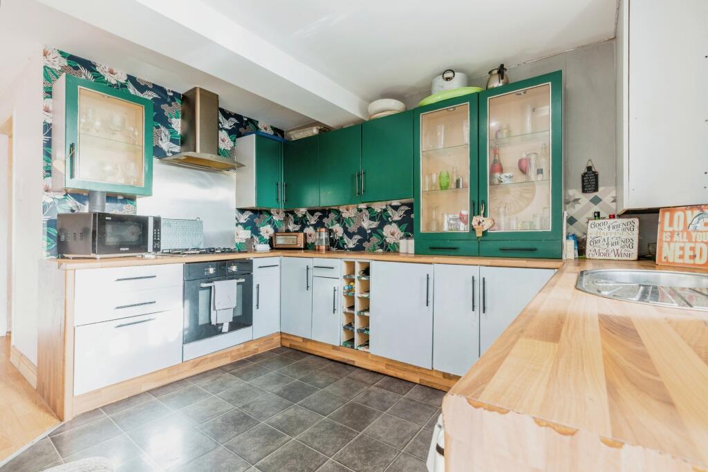 Additional property image - Whins Wood, Keighley, BD21
