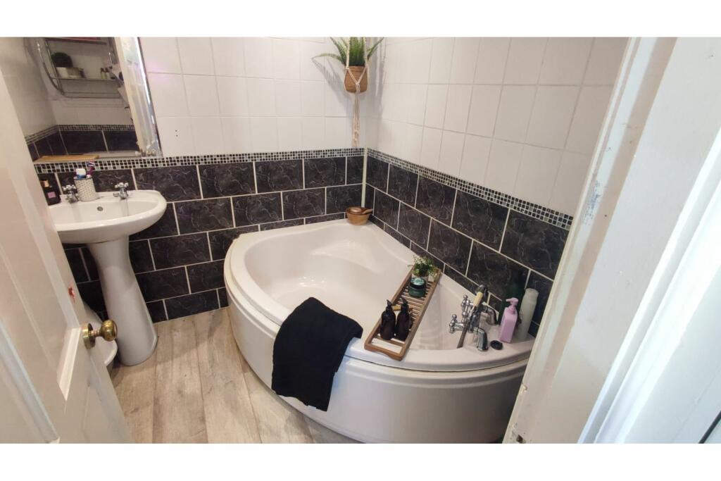 Additional property image - Kenmore Road, Cleckheaton, BD19