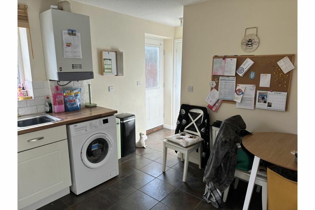 Additional property image - Holme Bank Close, Bradford, BD4