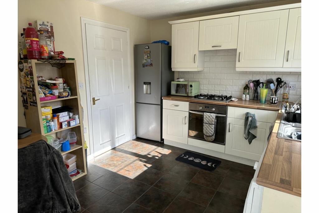 Additional property image - Holme Bank Close, Bradford, BD4