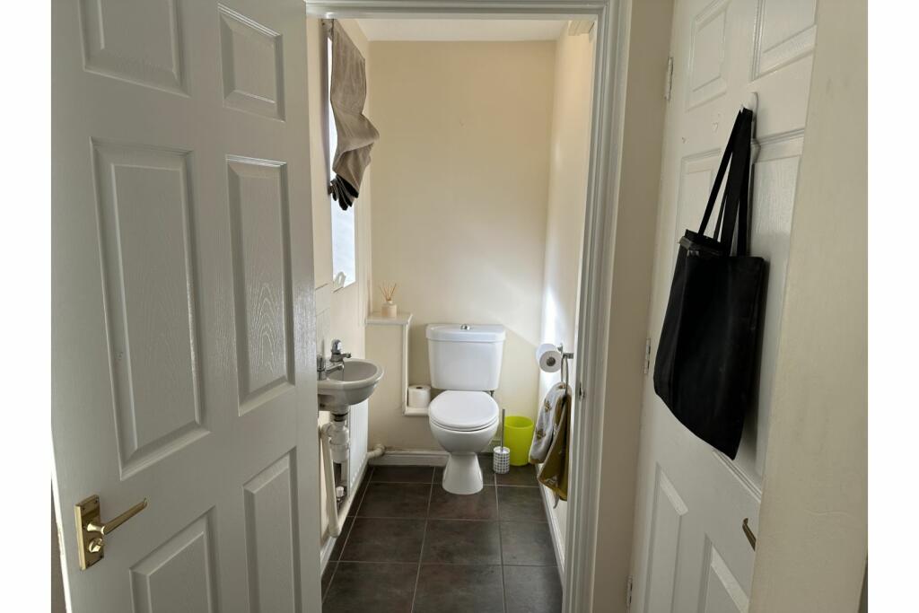 Additional property image - Holme Bank Close, Bradford, BD4