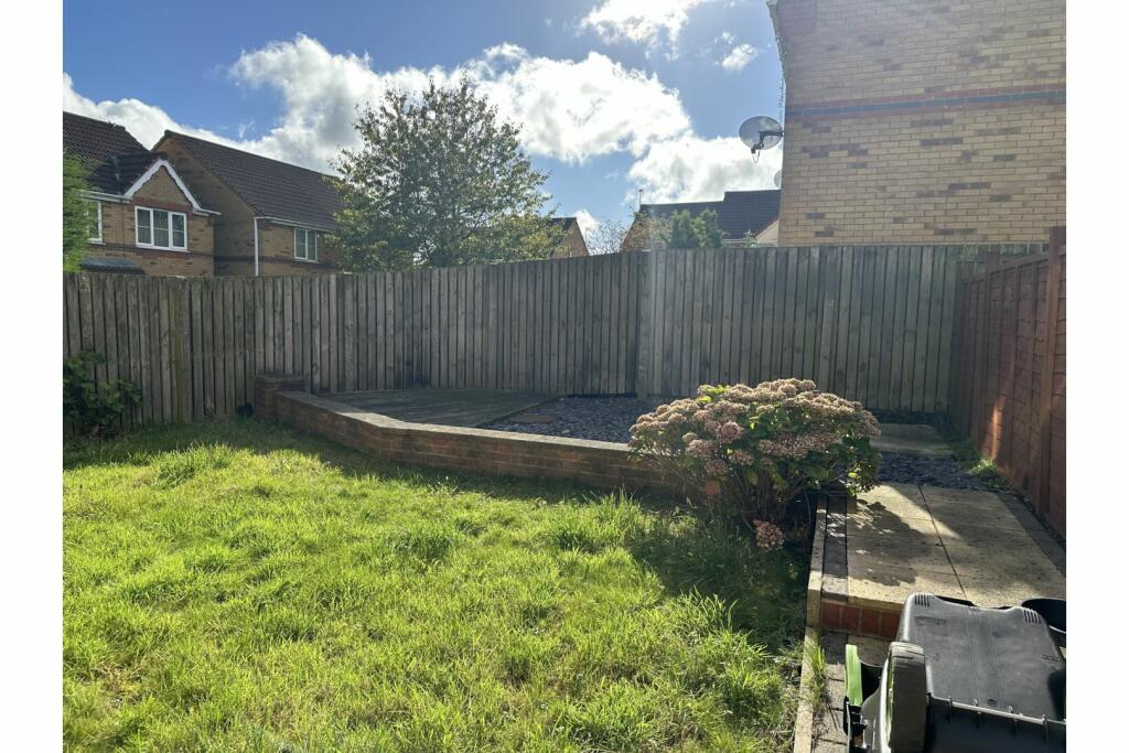 Additional property image - Holme Bank Close, Bradford, BD4