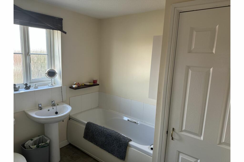 Additional property image - Holme Bank Close, Bradford, BD4