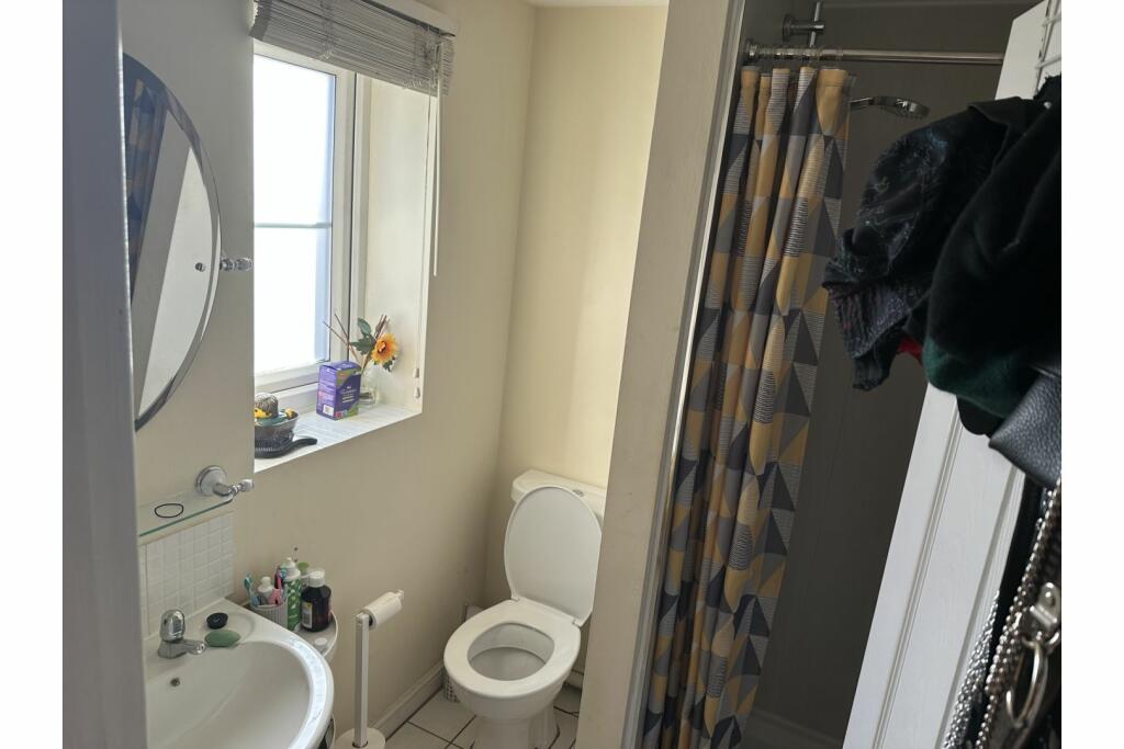 Additional property image - Holme Bank Close, Bradford, BD4