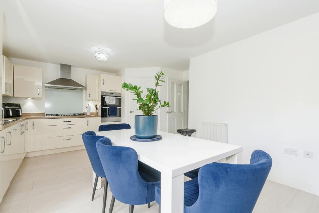 Additional property image - Castle Stead Crescent, Bradford, BD13